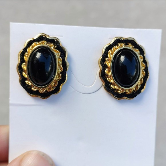 Vintage Black Stud Earrings - Picture 2 of 4